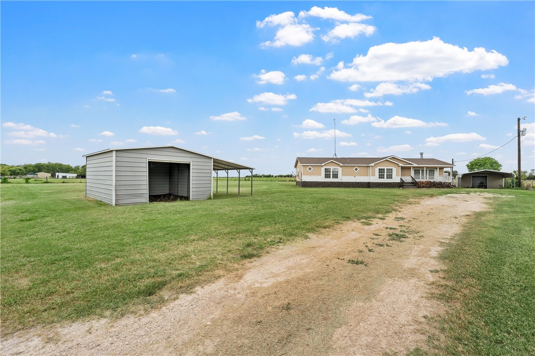 2009 Bluhm Road, West, Texas image 3