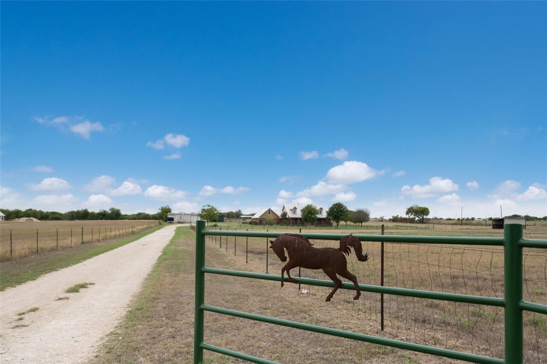 935 Middle Windsor Road, McGregor, Texas image 3