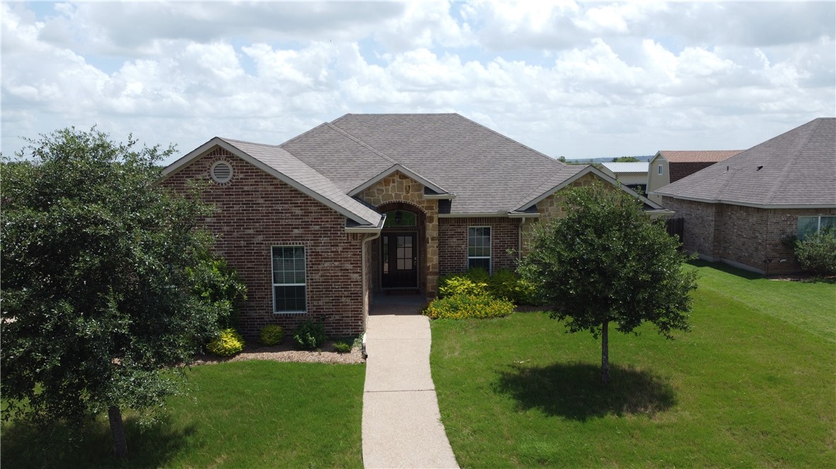 1025 Princess Diana Drive, McGregor, Texas image 3