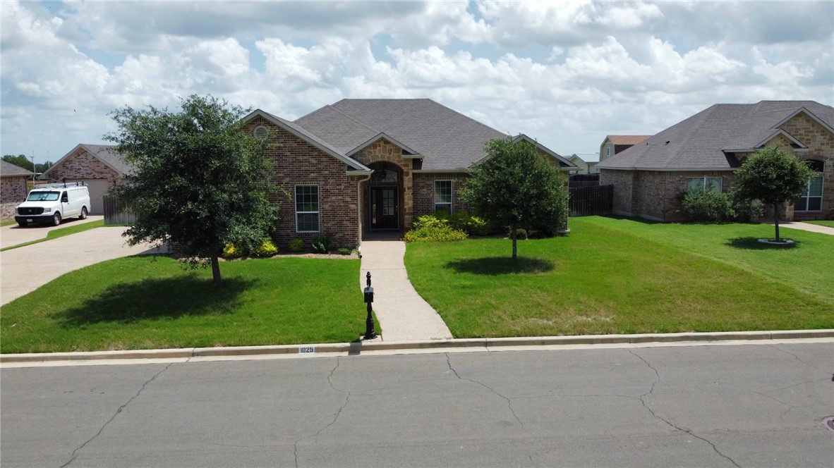 1025 Princess Diana Drive, McGregor, Texas image 2