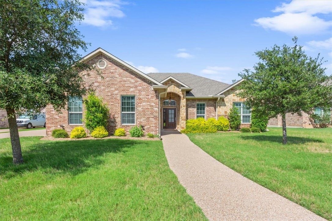 1025 Princess Diana Drive, McGregor, Texas image 1