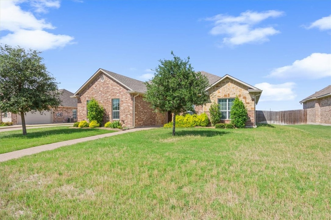 1025 Princess Diana Drive, McGregor, Texas image 5