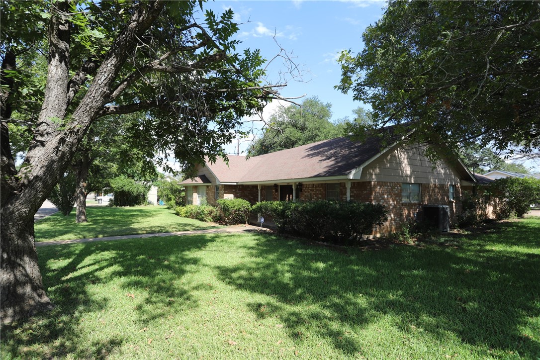 608 W 5th Street, McGregor, Texas image 13