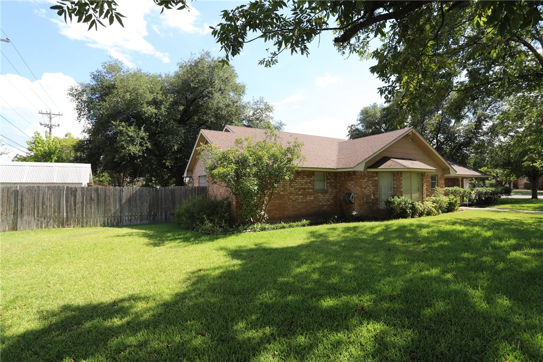 608 W 5th Street, McGregor, Texas image 14