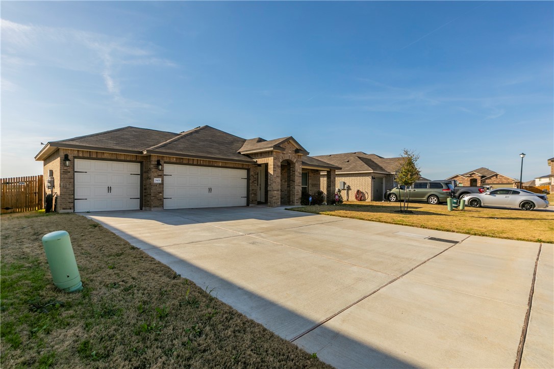 2805 Brosnan Road, Lorena, Texas image 2