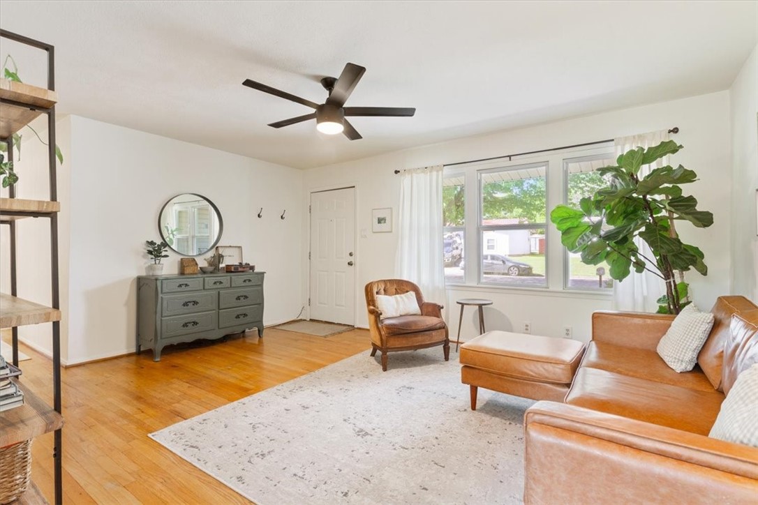 2724 S 27th Street, Waco, Texas image 4