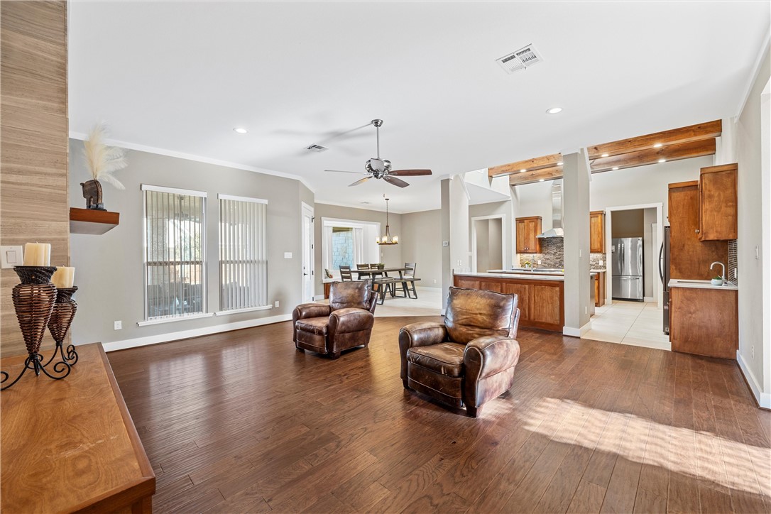 313 Stone Manor Drive, McGregor, Texas image 5