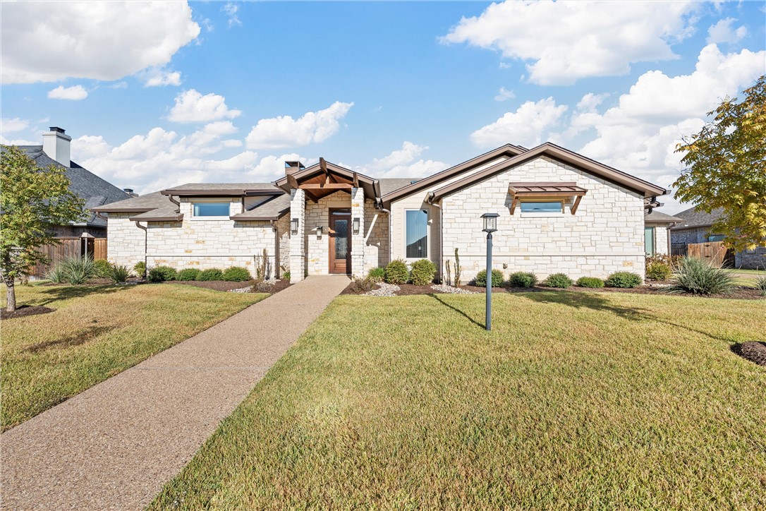 313 Stone Manor Drive, McGregor, Texas image 2