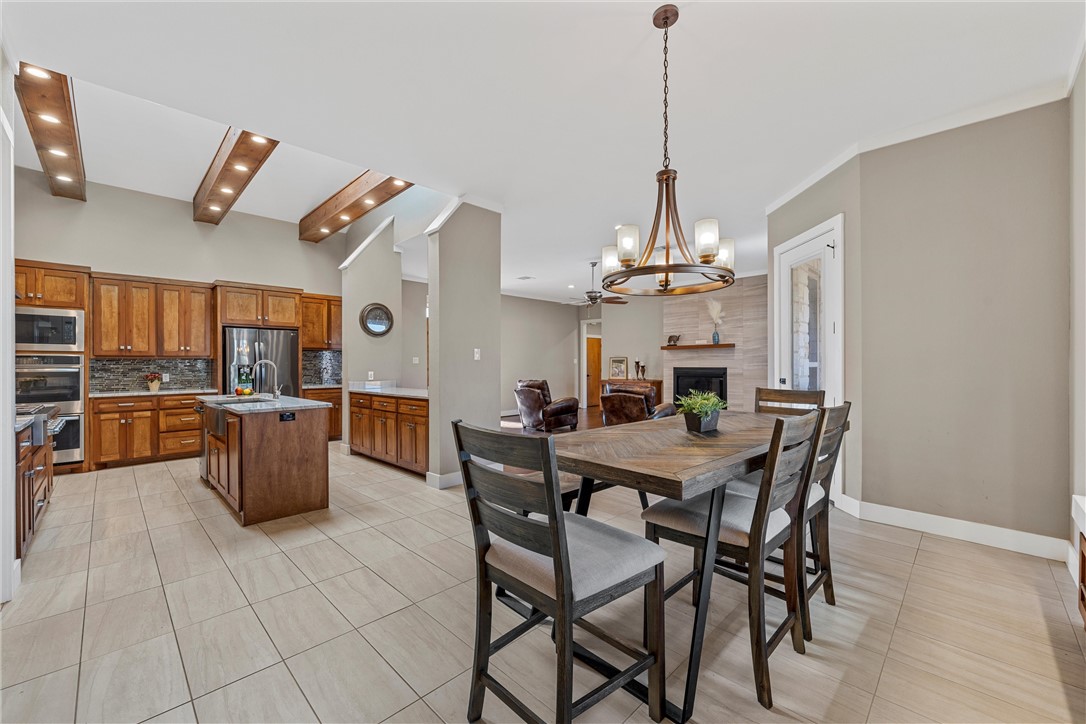 313 Stone Manor Drive, McGregor, Texas image 8