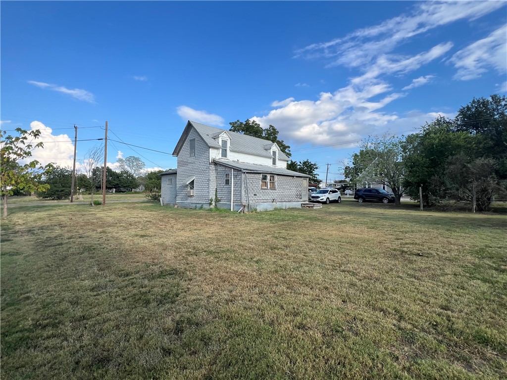 201 N Wiebusch Street, Riesel, Texas image 3