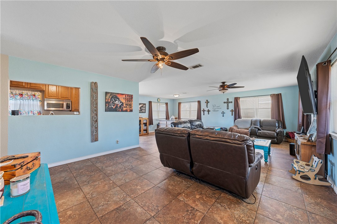 121 Pr 202, Aquilla, Texas image 5
