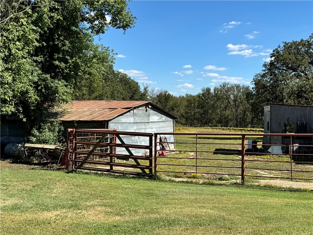 207 S Hedwig Street, Riesel, Texas image 3