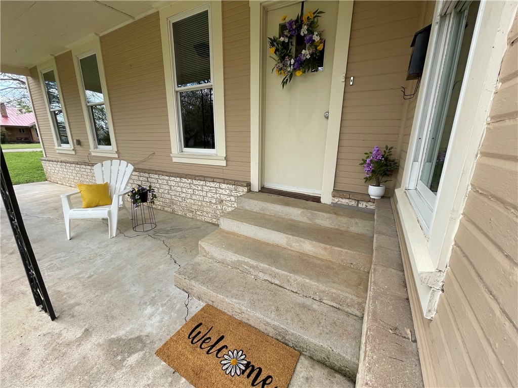 713 S Tyler St, McGregor, Texas image 2