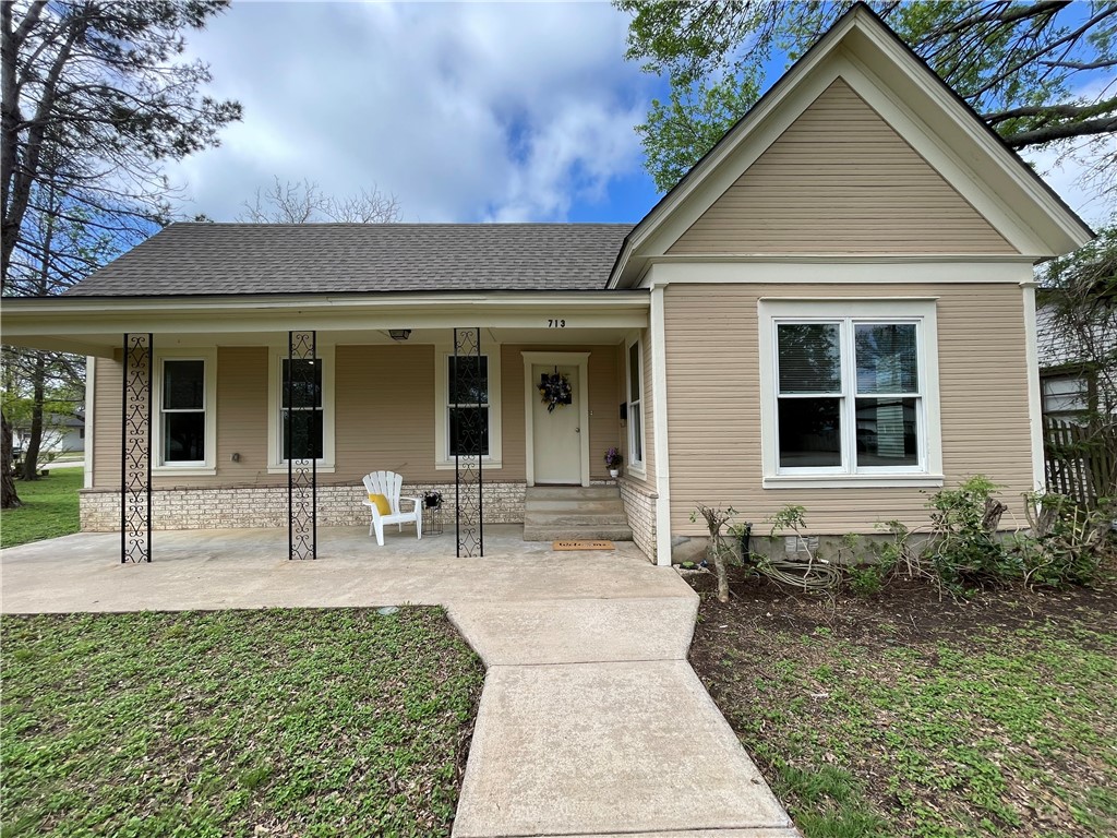 713 S Tyler St, McGregor, Texas image 1