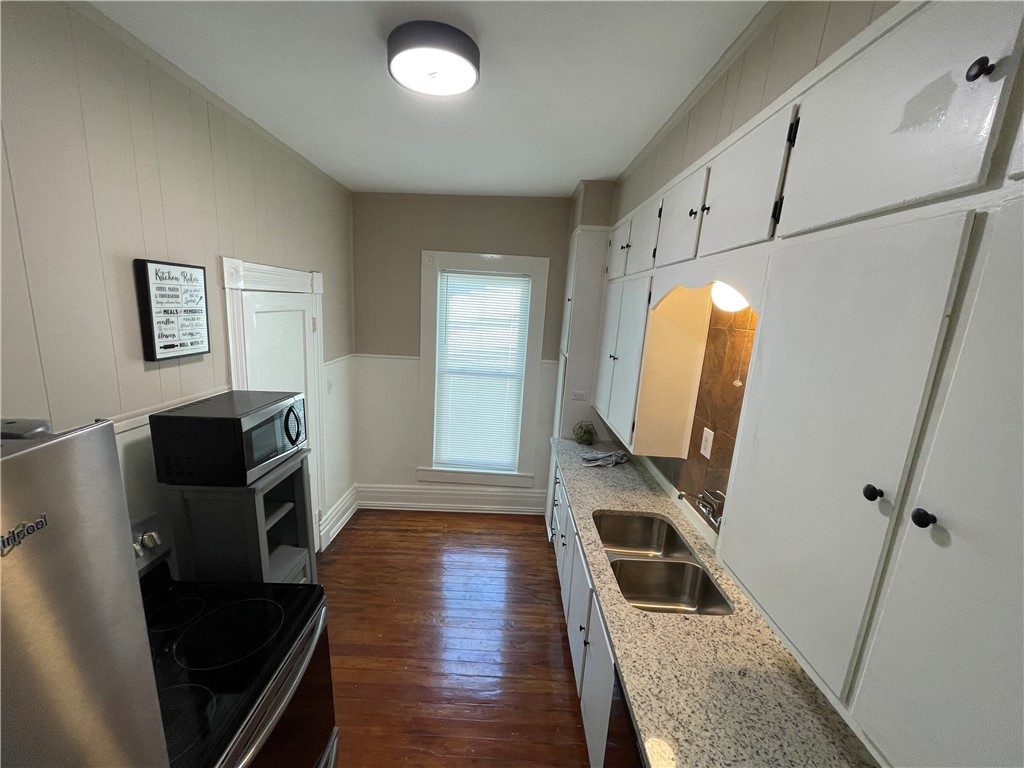 713 S Tyler St, McGregor, Texas image 10