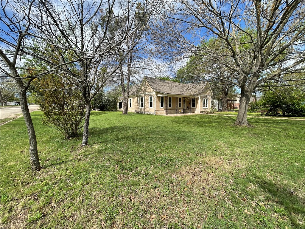 713 S Tyler St, McGregor, Texas image 25