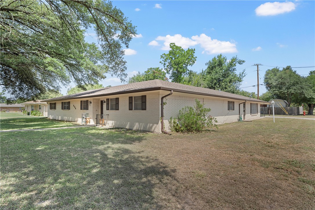 524 E Avenue D Avenue, Rosebud, Texas image 2