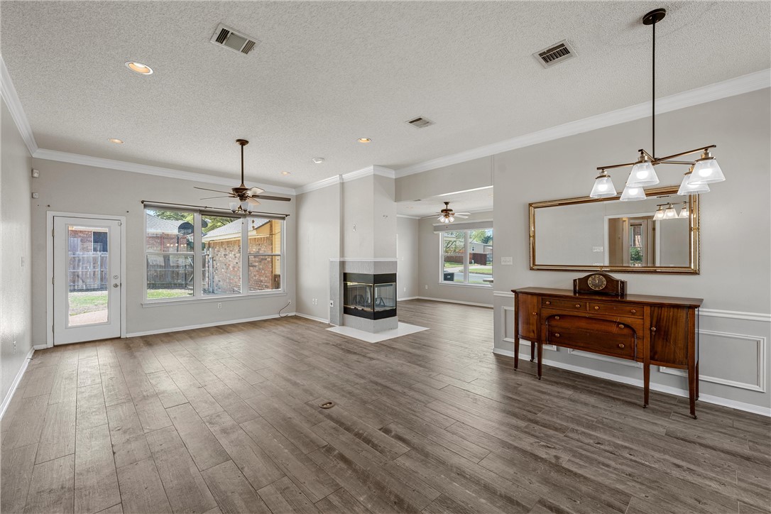 301 Whispering Meadows Drive, Hewitt, Texas image 3