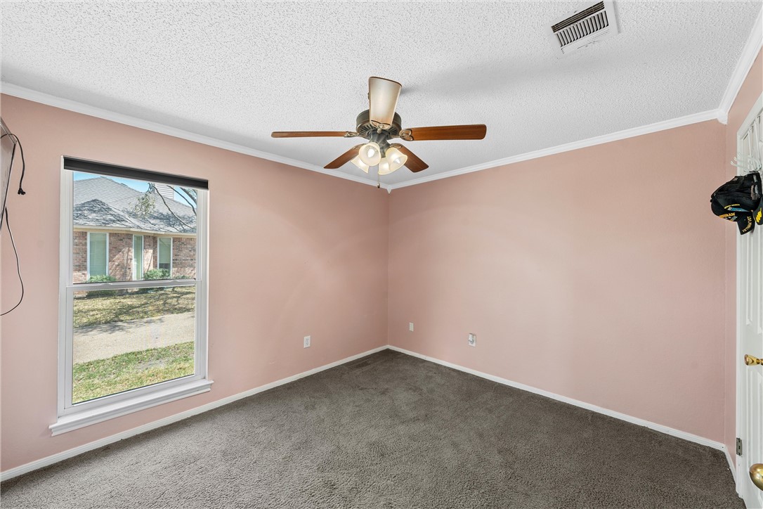 301 Whispering Meadows Drive, Hewitt, Texas image 21