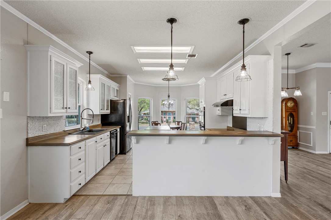 301 Whispering Meadows Drive, Hewitt, Texas image 10