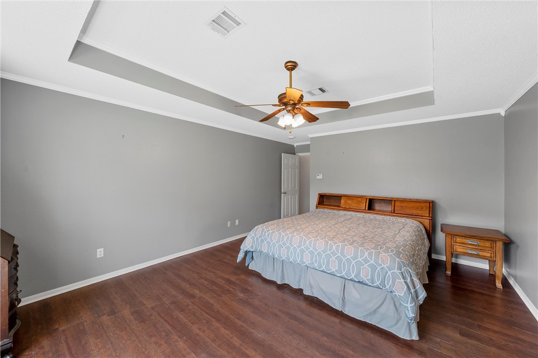 301 Whispering Meadows Drive, Hewitt, Texas image 16