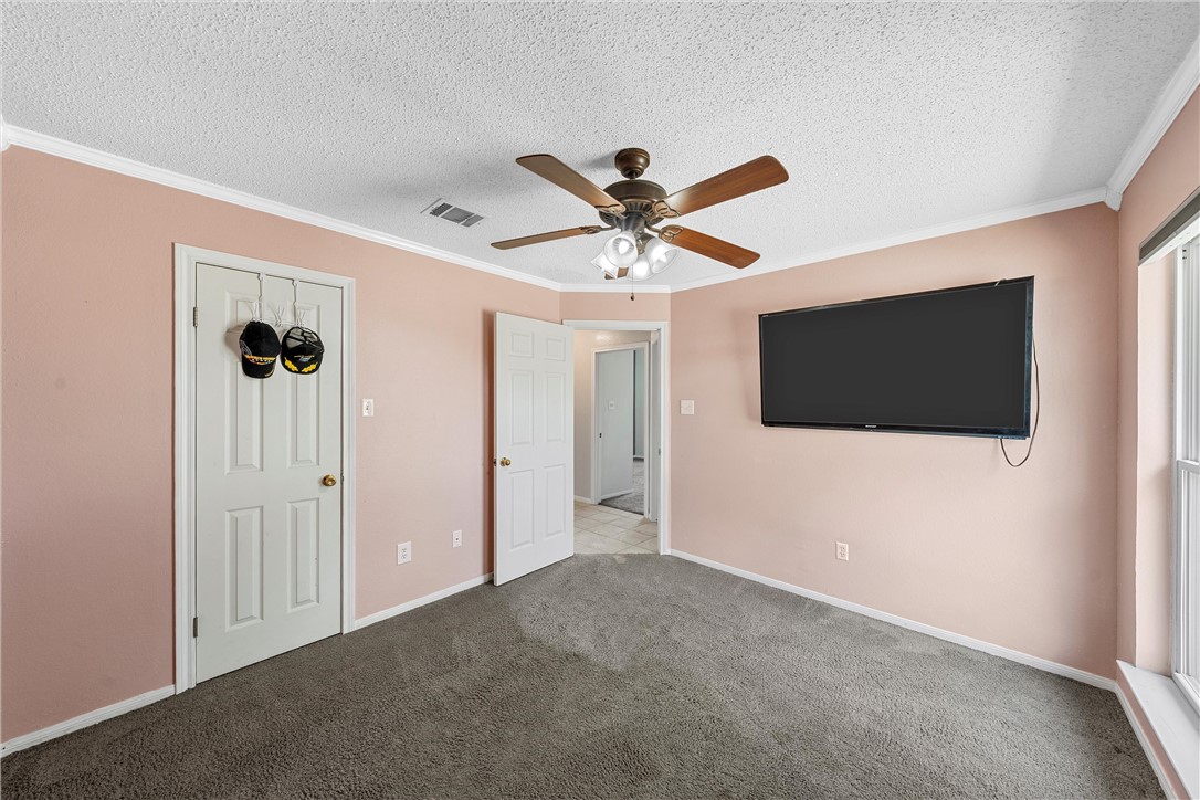 301 Whispering Meadows Drive, Hewitt, Texas image 22