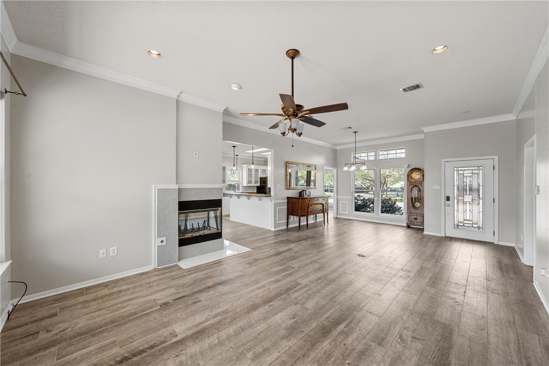 301 Whispering Meadows Drive, Hewitt, Texas image 4