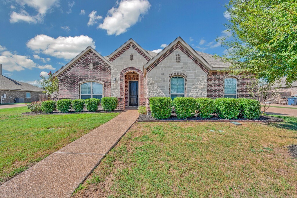 1017 Steamboat Drive, Hewitt, Texas image 2