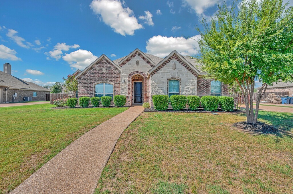 1017 Steamboat Drive, Hewitt, Texas image 1