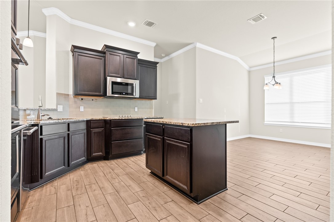 617 Lister Drive, Woodway, Texas image 7