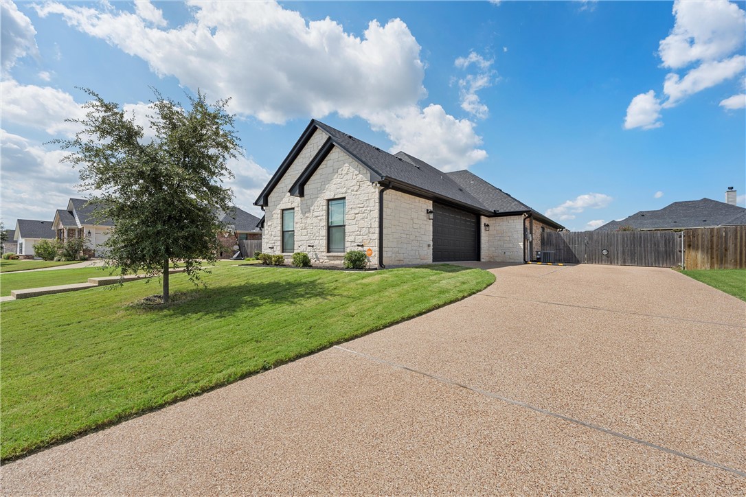 10105 Braided Briar Lane, Woodway, Texas image 3