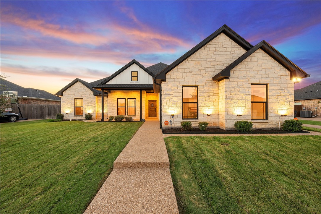 10105 Braided Briar Lane, Woodway, Texas image 1