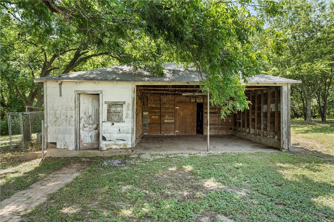 1110 S Harrison Street, West, Texas image 31