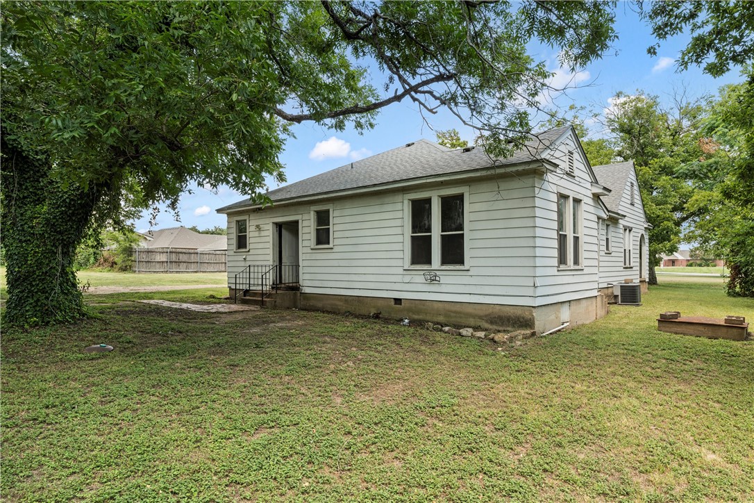 1110 S Harrison Street, West, Texas image 29