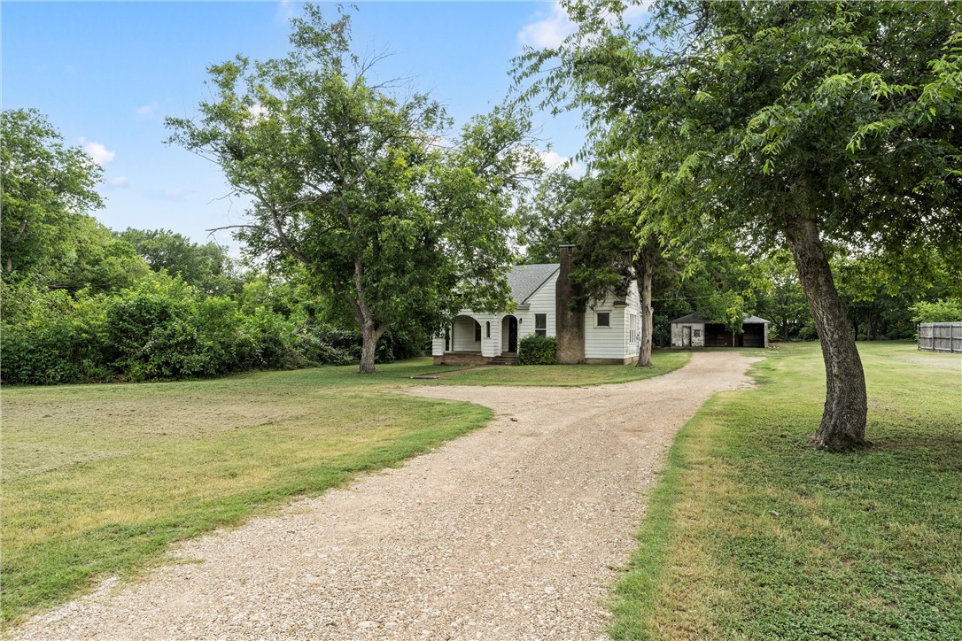 1110 S Harrison Street, West, Texas image 4