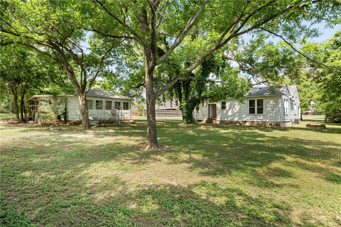 1110 S Harrison Street, West, Texas image 30