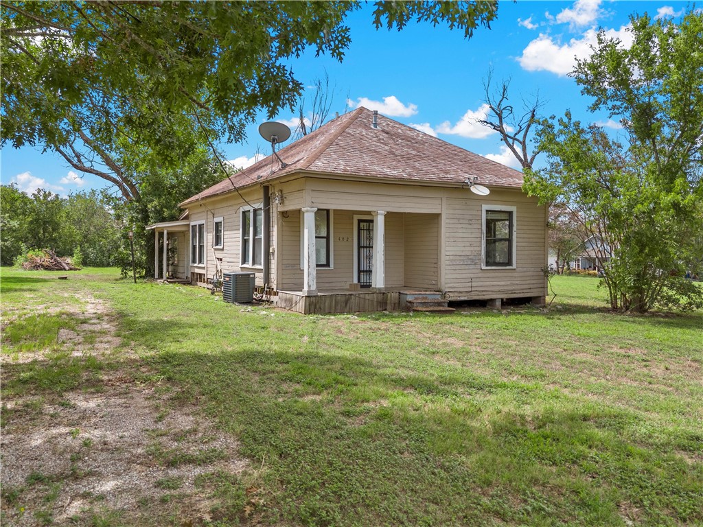 402 E Charles Street, Riesel, Texas image 2