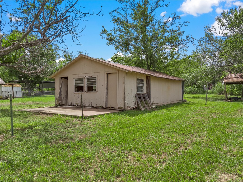 402 E Charles Street, Riesel, Texas image 3