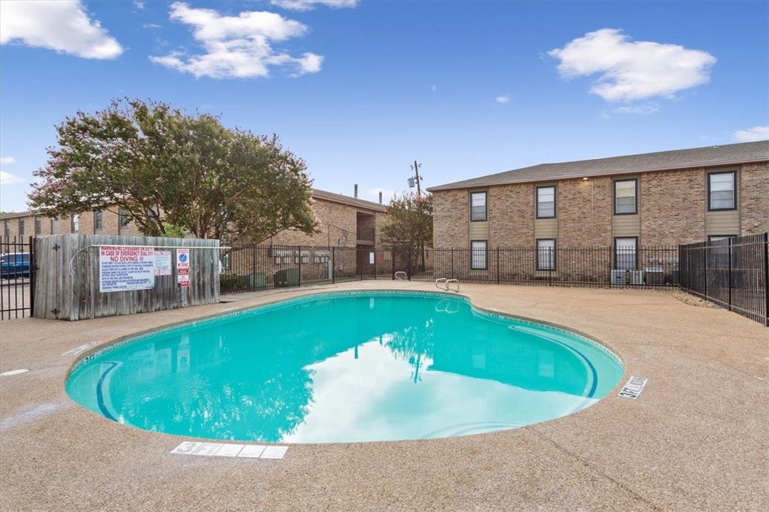 Waco, Texas 76706, United States, 2 Bedrooms Bedrooms, ,3 BathroomsBathrooms,Residential,Pending,49724