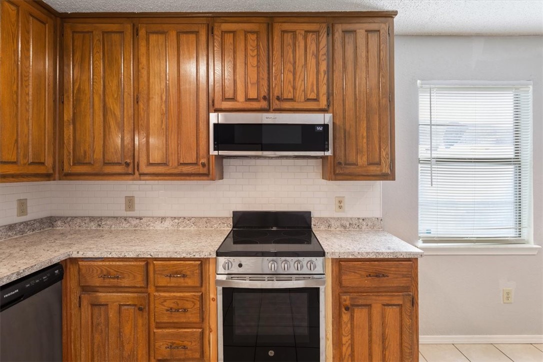 Waco, Texas 76706, United States, 2 Bedrooms Bedrooms, ,3 BathroomsBathrooms,Residential,Pending,49724