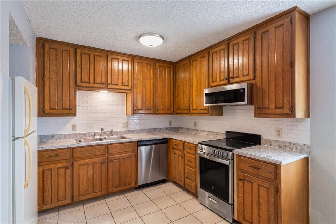 Waco, Texas 76706, United States, 2 Bedrooms Bedrooms, ,3 BathroomsBathrooms,Residential,Pending,49724