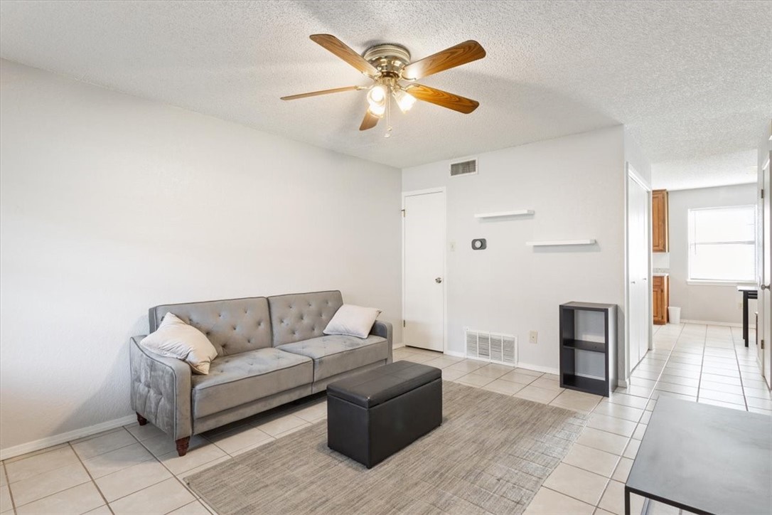 Waco, Texas 76706, United States, 2 Bedrooms Bedrooms, ,3 BathroomsBathrooms,Residential,Pending,49724