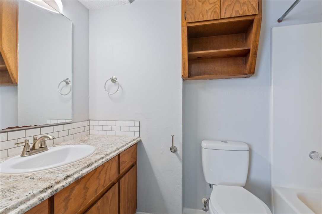 Waco, Texas 76706, United States, 2 Bedrooms Bedrooms, ,3 BathroomsBathrooms,Residential,Pending,49724