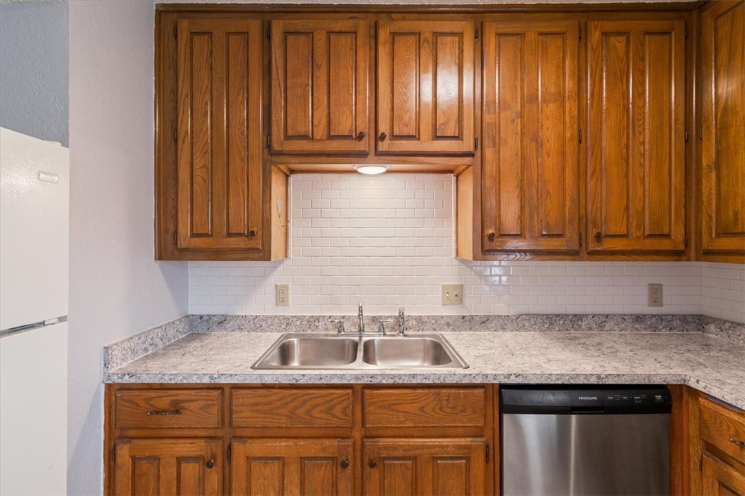 Waco, Texas 76706, United States, 2 Bedrooms Bedrooms, ,3 BathroomsBathrooms,Residential,Pending,49724