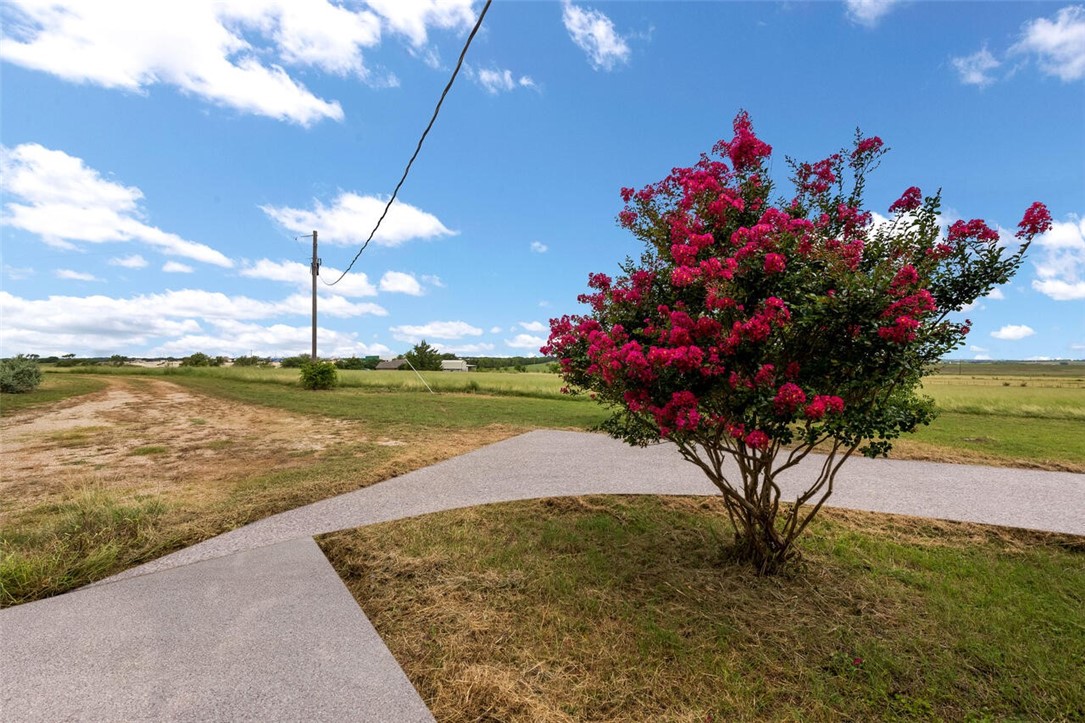 807 Birdie Lane, Lorena, Texas image 6