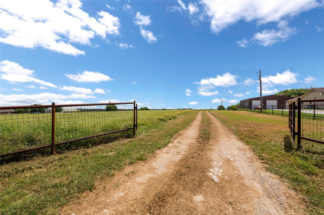 807 Birdie Lane, Lorena, Texas image 1