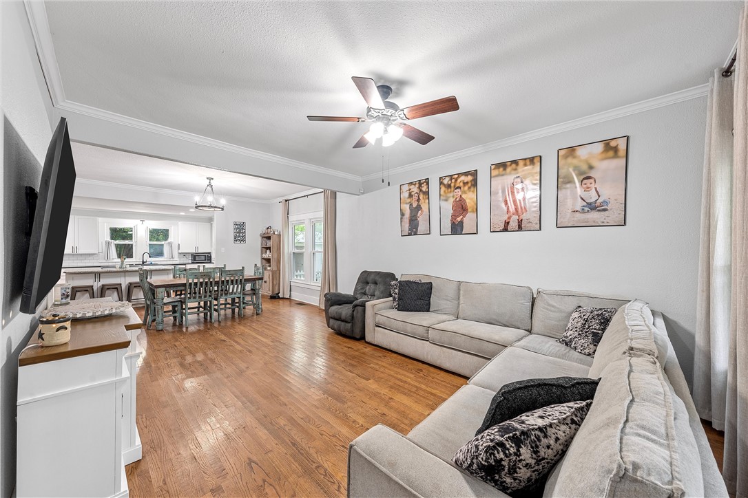 280 S F Avenue, Crawford, Texas image 3