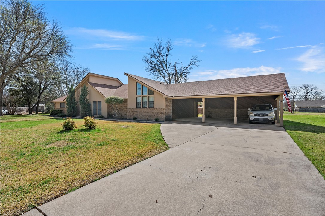 319 Bluebonnet Circle, McGregor, Texas image 2