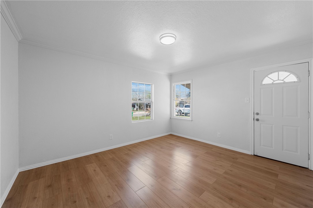1007 S Van Buren Street, McGregor, Texas image 7