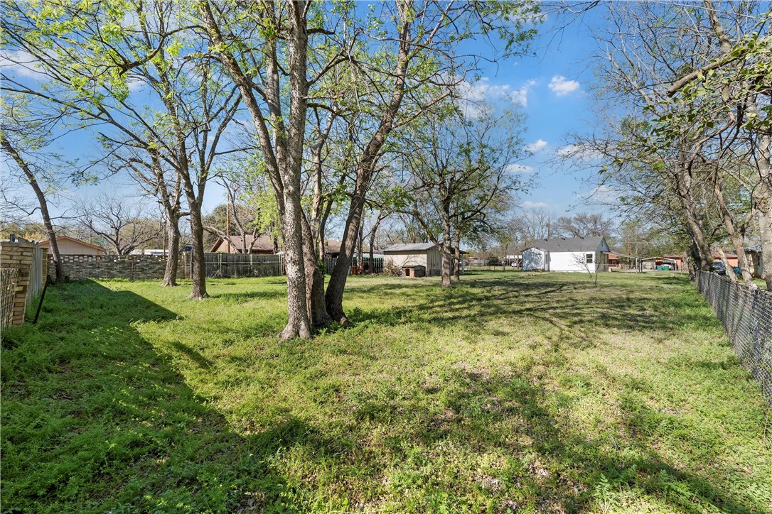 1007 S Van Buren Street, McGregor, Texas image 14